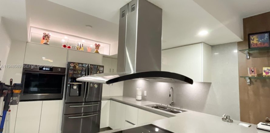 Condo in Miami, Florida, 1 bedroom  № 2090769