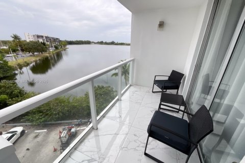 Condo in Miami, Florida, 1 bedroom  № 2090769 - photo 8