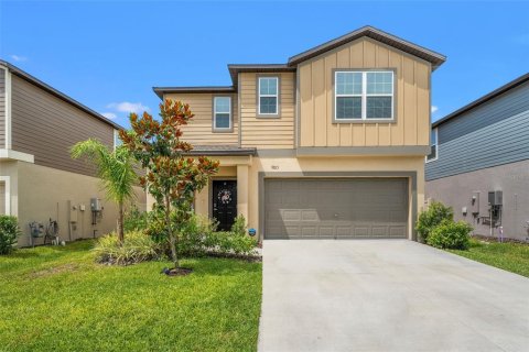 Casa en venta en Land O' Lakes, Florida, 6 dormitorios, 239.69 m2 № 1786086 - foto 1