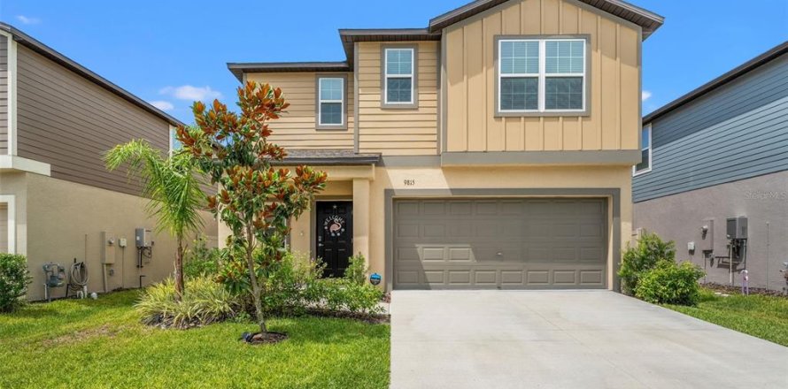 Casa en Land O' Lakes, Florida 6 dormitorios, 239.69 m2 № 1786086