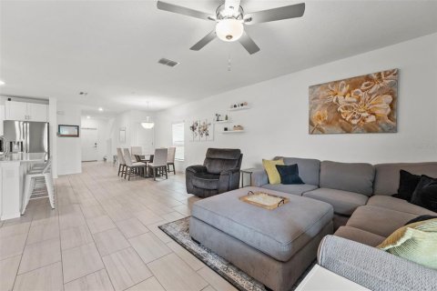Casa en venta en Land O' Lakes, Florida, 6 dormitorios, 239.69 m2 № 1786086 - foto 2
