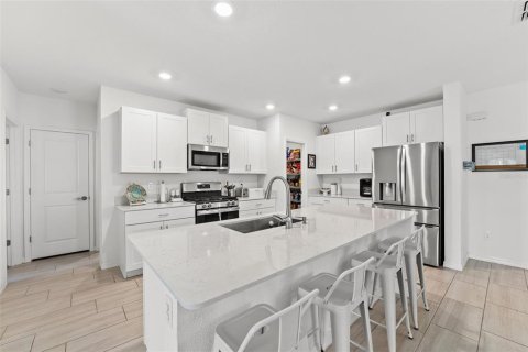 Casa en venta en Land O' Lakes, Florida, 6 dormitorios, 239.69 m2 № 1786086 - foto 7