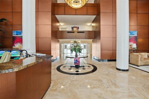 Condominio en venta en Hallandale Beach, Florida, 2 dormitorios, 113.43 m2 № 1818033 - foto 2