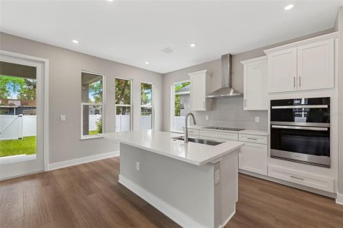 House in Tampa, Florida 3 bedrooms, 195.93 sq.m. № 2128616 - photo 14
