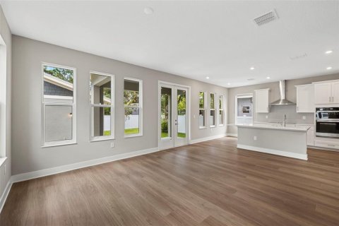House in Tampa, Florida 3 bedrooms, 195.93 sq.m. № 2128616 - photo 13
