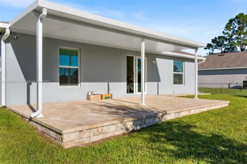House in Lehigh Acres, Florida 3 bedrooms, 144.56 sq.m. № 1952917 - photo 23