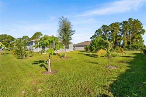 House in Lehigh Acres, Florida 3 bedrooms, 144.56 sq.m. № 1952917 - photo 22