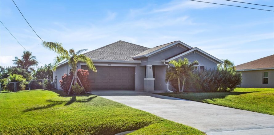 House in Lehigh Acres, Florida 3 bedrooms, 144.56 sq.m. № 1952917