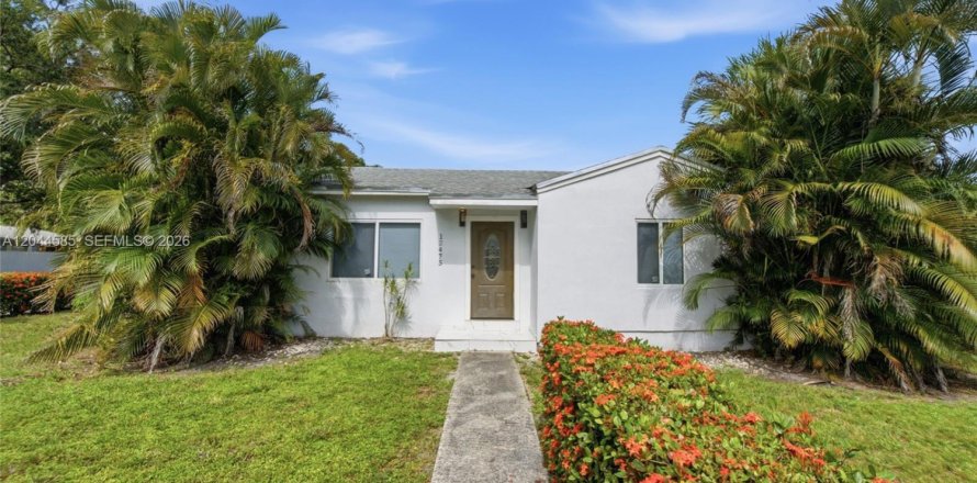 House in North Miami, Florida 3 bedrooms, 117.61 sq.m. № 2186145