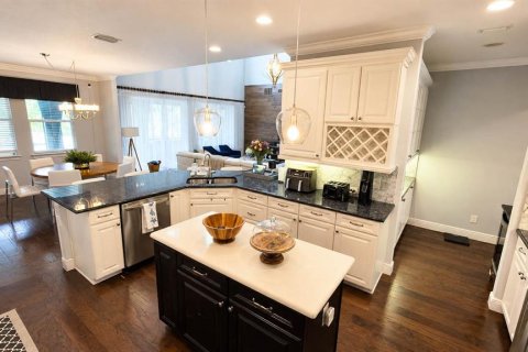 House in Windermere, Florida 6 bedrooms, 477.52 sq.m. № 2299892 - photo 21