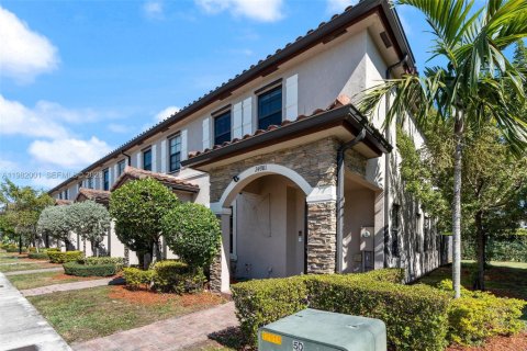 Touwnhouse à vendre à Homestead, Floride: 3 chambres, 154.12 m2 № 2090634 - photo 2