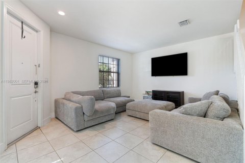 Touwnhouse à vendre à Homestead, Floride: 3 chambres, 154.12 m2 № 2090634 - photo 3