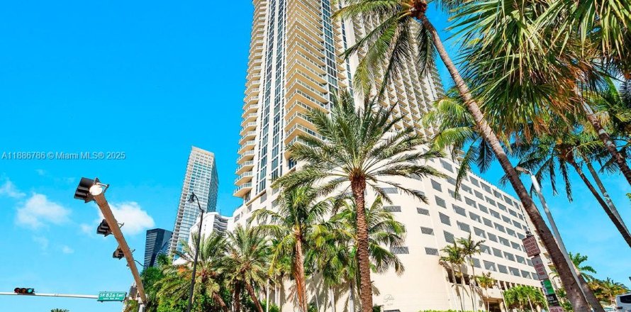 Condo in Sunny Isles Beach, Florida, 2 bedrooms № 1933508