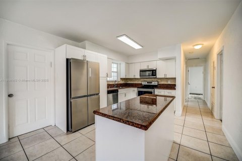 Casa en venta en Miami, Florida, 4 dormitorios № 1964173 - foto 10