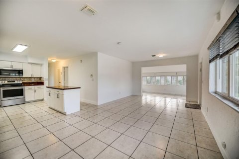 Casa en venta en Miami, Florida, 4 dormitorios № 1964173 - foto 7