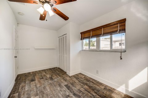 Casa en venta en Miami, Florida, 4 dormitorios № 1964173 - foto 22