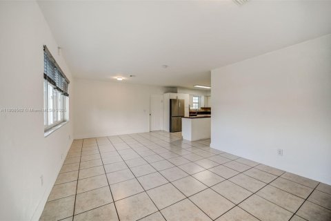 Casa en venta en Miami, Florida, 4 dormitorios № 1964173 - foto 5