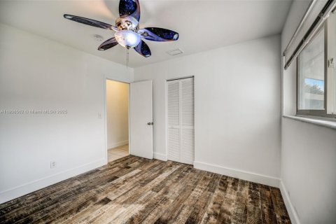 Casa en venta en Miami, Florida, 4 dormitorios № 1964173 - foto 13