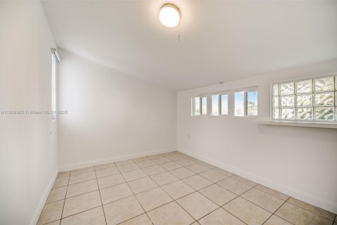 Casa en venta en Miami, Florida, 4 dormitorios № 1964173 - foto 25
