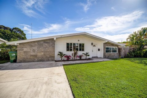 Casa en venta en Miami, Florida, 4 dormitorios № 1964173 - foto 4