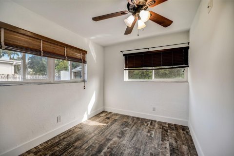 Casa en venta en Miami, Florida, 4 dormitorios № 1964173 - foto 21