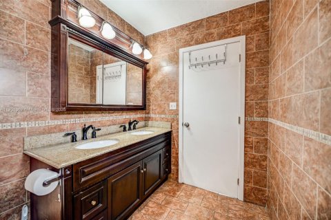 Casa en venta en Miami, Florida, 4 dormitorios № 1964173 - foto 19