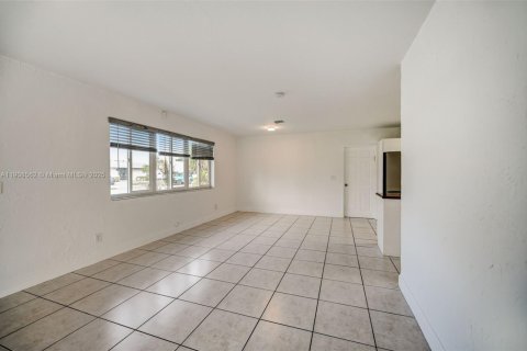 Casa en venta en Miami, Florida, 4 dormitorios № 1964173 - foto 6