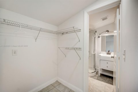 Casa en venta en Miami, Florida, 4 dormitorios № 1964173 - foto 27