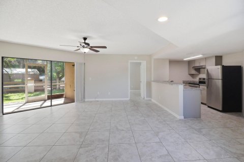Appartement à louer à St. Lucie, Floride: 2 chambres, 92.9 m2 № 2249732 - photo 2