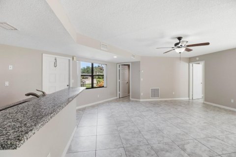 Appartement à louer à St. Lucie, Floride: 2 chambres, 92.9 m2 № 2249732 - photo 7