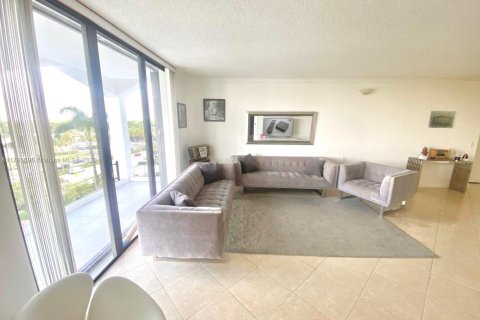 Condominio en venta en Bal Harbour, Florida, 2 dormitorios, 128.95 m2 № 2077102 - foto 14