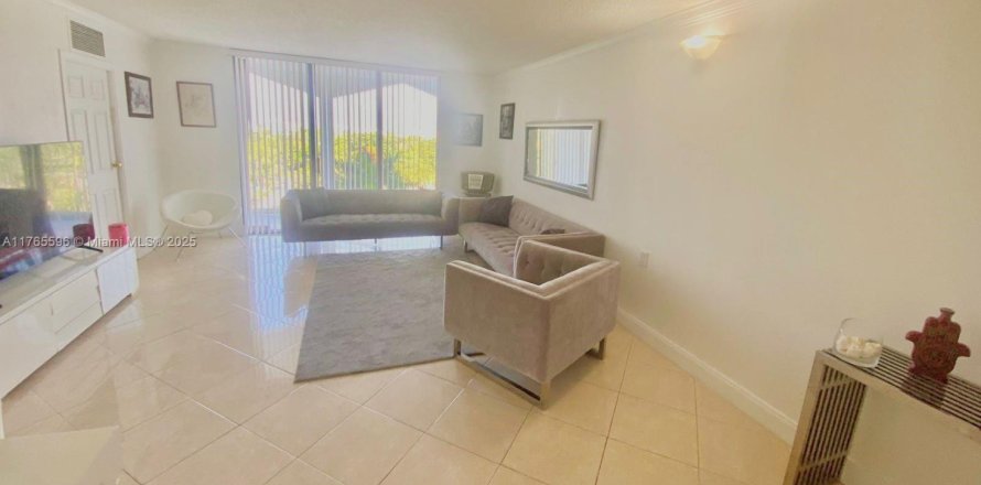 Condominio en Bal Harbour, Florida, 2 dormitorios № 2077102