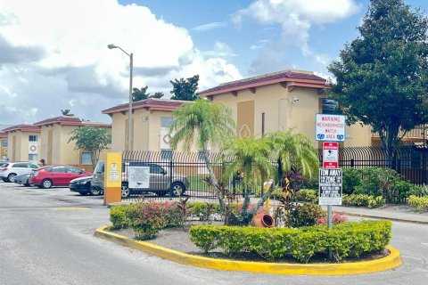 Condominio en alquiler en Orlando, Florida, 3 dormitorios, 65.03 m2 № 1912099 - foto 14