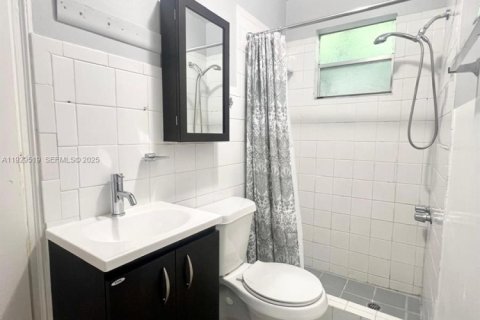 Casa en venta en Miami, Florida, 5 dormitorios, 195.19 m2 № 1988762 - foto 7