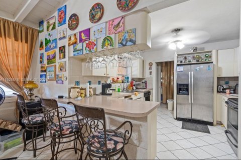 Casa en venta en Miami, Florida, 5 dormitorios, 195.19 m2 № 1988762 - foto 21