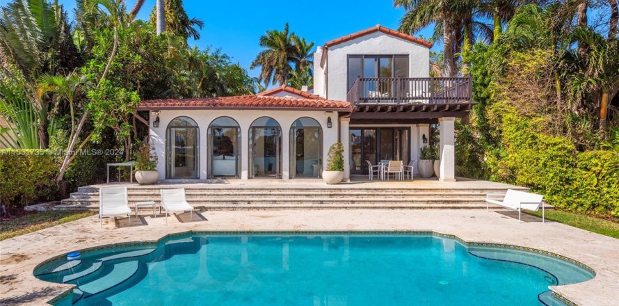 Дом в Майами-Бич, Флорида 4 спальни, 315.68м2 № 2013844