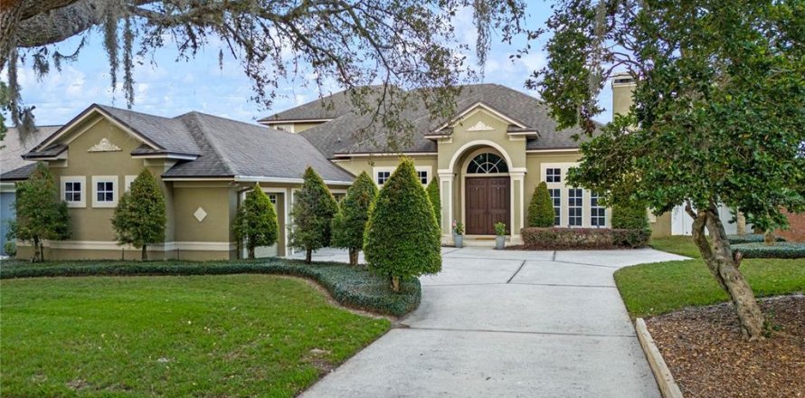 House in Orlando, Florida 5 bedrooms, 315.68 sq.m. № 1566090