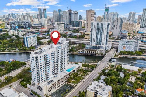 Condo in Miami, Florida, 2 bedrooms  № 2076482 - photo 2