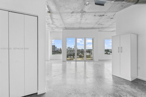 Condo in Miami, Florida, 2 bedrooms  № 2076482 - photo 7