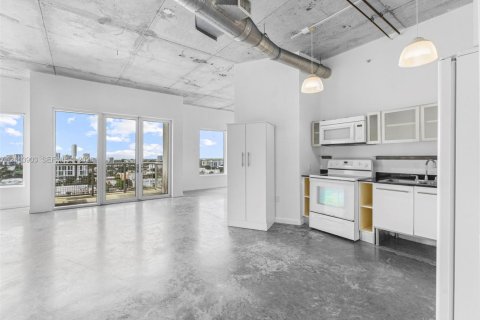 Condo in Miami, Florida, 2 bedrooms  № 2076482 - photo 8