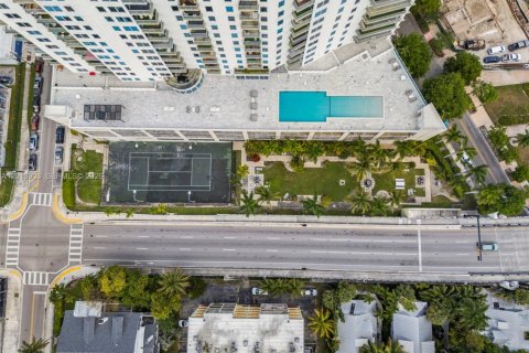 Condo in Miami, Florida, 2 bedrooms  № 2076482 - photo 27