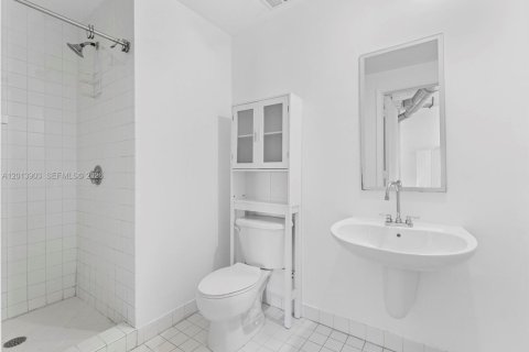 Condo in Miami, Florida, 2 bedrooms  № 2076482 - photo 13