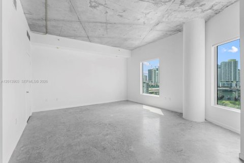 Condo in Miami, Florida, 2 bedrooms  № 2076482 - photo 15