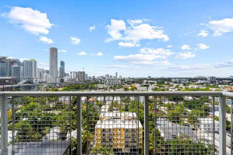 Condo in Miami, Florida, 2 bedrooms  № 2076482 - photo 17