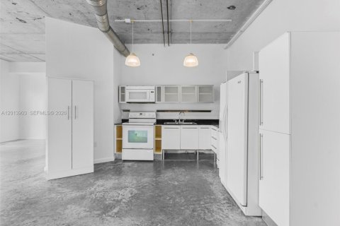 Condo in Miami, Florida, 2 bedrooms  № 2076482 - photo 6