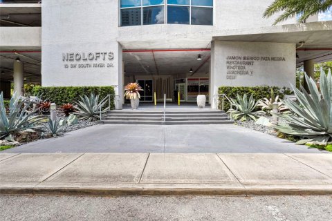 Condo in Miami, Florida, 2 bedrooms  № 2076482 - photo 25