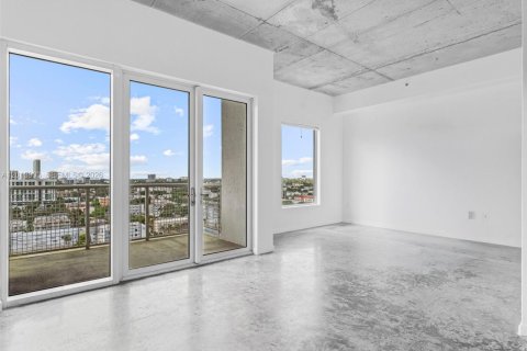 Condo in Miami, Florida, 2 bedrooms  № 2076482 - photo 9