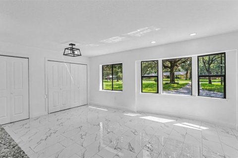 Casa en venta en Lakeland, Florida, 5 dormitorios, 227.05 m2 № 2383700 - foto 13