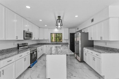 Casa en venta en Lakeland, Florida, 5 dormitorios, 227.05 m2 № 2383700 - foto 12
