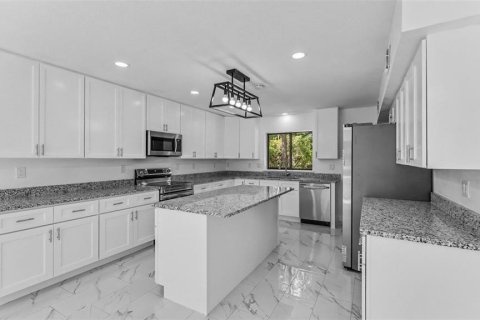 Casa en venta en Lakeland, Florida, 5 dormitorios, 227.05 m2 № 2383700 - foto 11